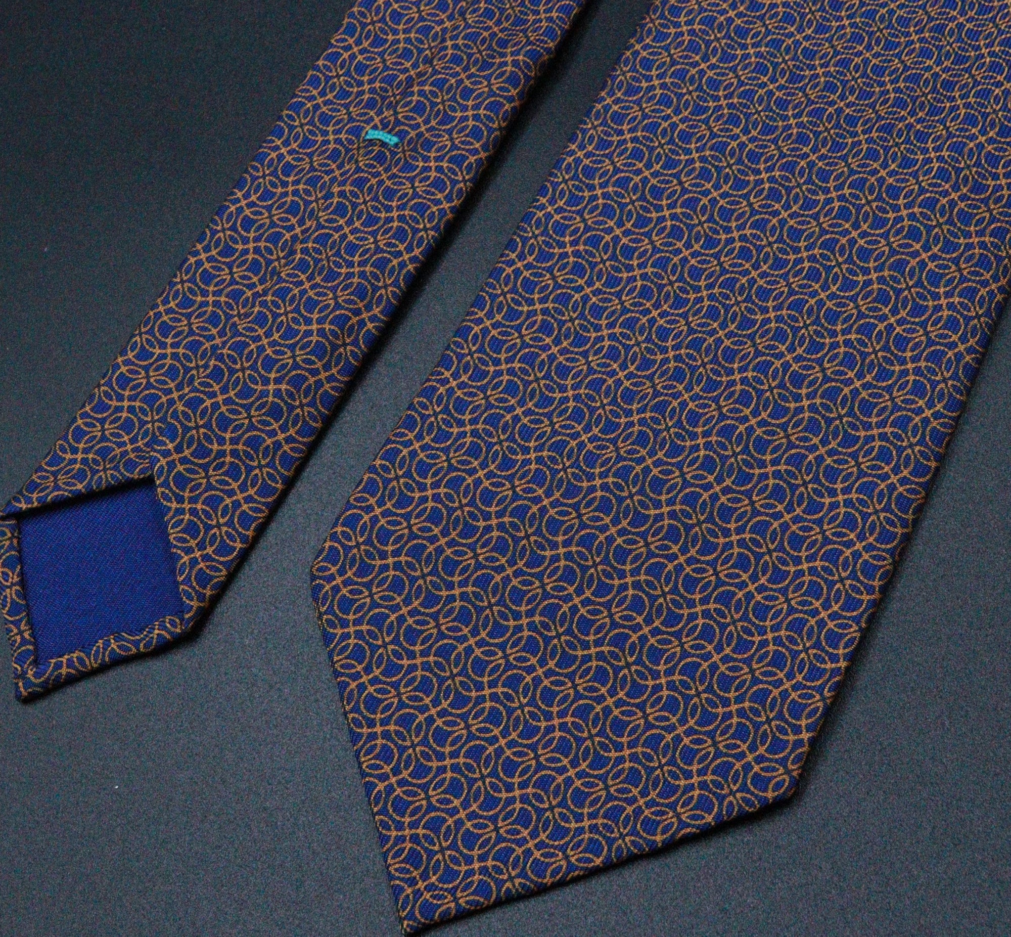 Printed silk tie
